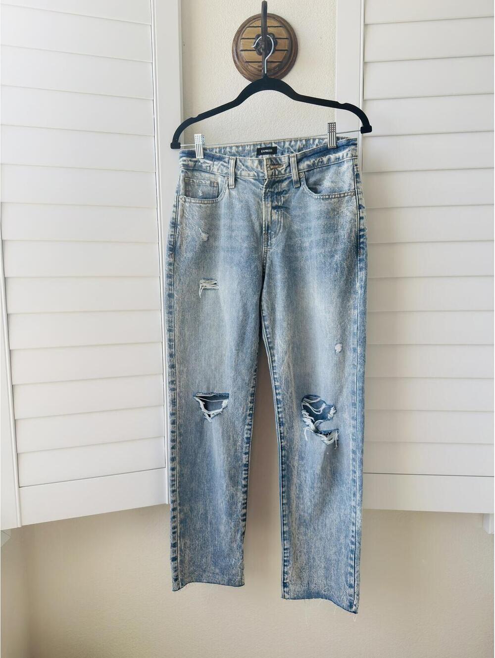 Express Boyfriend Mid Rise Distressed Jeans Size 4R